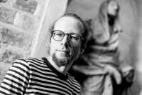 Литовские писатели доставляют помощь украинским военным и литераторам