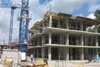 Застройщики пытаются завершить начатое строительство