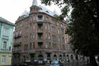 У старовиннiй будiвлi у Львовi вiдновлять дверi