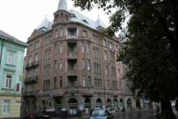 У старовиннiй будiвлi у Львовi вiдновлять дверi