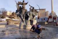 В Киеве фонтаны начали готовить к открытию