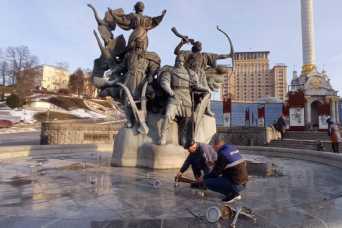 В Киеве фонтаны начали готовить к открытию