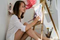 ВСУ помогают даже эротические картины