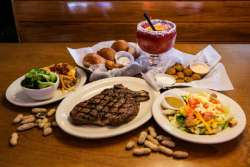 Вместо ресторанов появляются продуктовые магазины