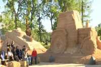 В Эстонии появился трактор, везущий российский танк