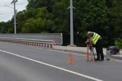 На вiдремонтованому шляхопроводi бiля Тернополя знову перевiрили якiсть дорожнього покриття