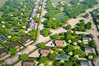 Под Киевом на землях Минобороны отгрохали коттеджный поселок