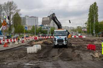 У Києвi працюють над вiдкриттям шляхопроводову та мосту
