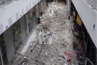 Поврежденный ТРЦ в Харькове продолжает открывать этажи