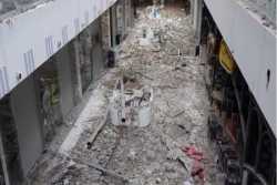 Поврежденный ТРЦ в Харькове продолжает открывать этажи