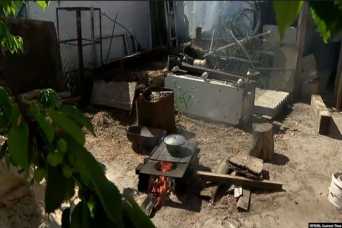 Жители киевской Горенки восстанавливают дома после обстрелов