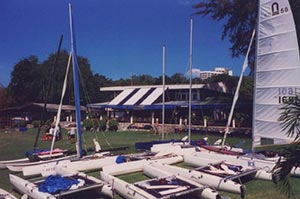 У яхт-клуба под Киевом забрали землю