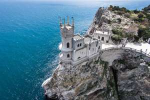 После реставрации открылось «Ласточкино Гнездо», куда пускают только трех человек