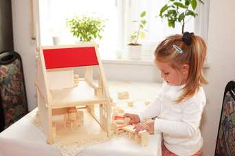 Робимо дерев’яний будиночок для ляльок