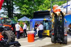 В Киеве показали линейку погрузчиков Manitou