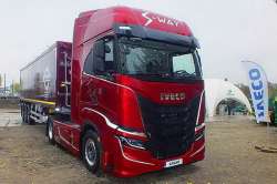 В Украине представлен новейший тягач Iveco. Фото