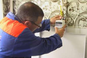 Премьер-министр торопит с установкой газовых счетчиков