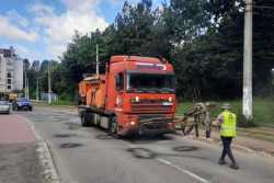 У Львовi цього тижня ремонтуватимуть 23 вулиць