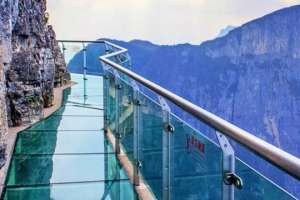 Построен ломающийся под ногами стеклянный мост