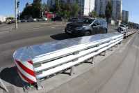 Дороги возле медзаведений и школ защищают делинеаторами