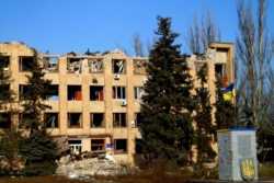 У звiльненому Високопiллi ремонтують адмiнбудiвлю