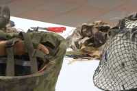 Эстонские волонтеры создают чехлы для шлемов украинских военных