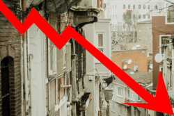 Спрос на вторичную недвижимость упал на треть