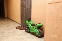 Днiпро подарував квартири працiвницям освiти