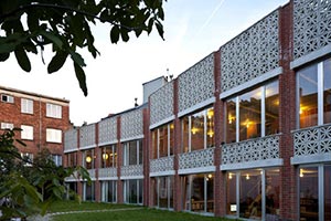 Компании дали еще 6 лет на строительство офисов с жильем