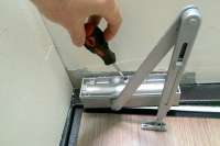 Установка дверного доводчика своими руками