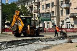 У Днiпрi ремонтують вже дев'ятий аварiйний трамвайний переїзд