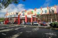 Пошкоджений пiд час ракетного обстрiлу ТРЦ вiдновив роботу у Миколаєвi