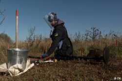 Как гражданские помогают саперам