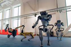 Курьезы: роботы танцуют твист. Видео