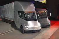 Парк мусоровозов пополнят Tesla Semi