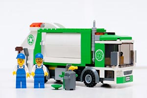 Три района Киева выбрали себе одинаковых мусорщиков