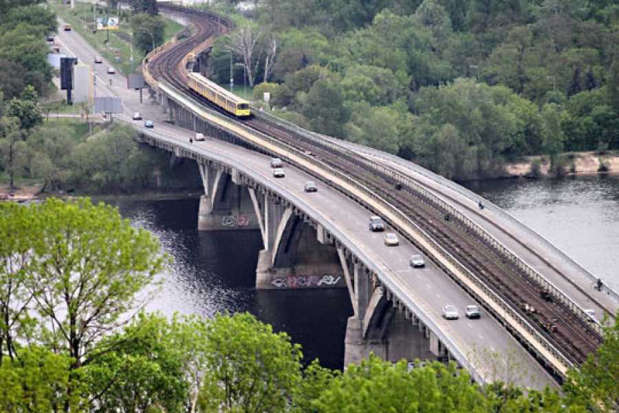 У Києвi вiдремонтують два об&#039;єкти дорожньої iнфраструктури