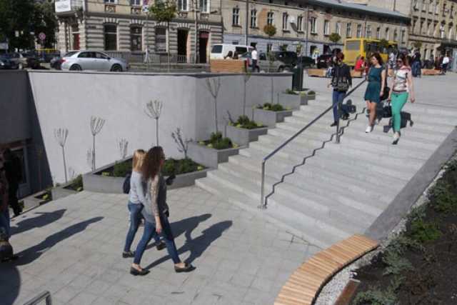 У Львовi перехрестя з пiдземними переходами отримають доступнi наземнi
