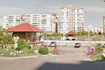 Землю на Троєщинi без аукцiону вiддали пiд автостоянку