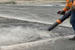 У Днiпрi оновлять близько 300 аварiйних дорiг