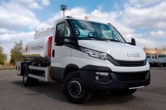 Украинские дорожники получили новые топливозаправщики