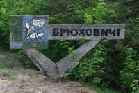 В Брюховичах второй год обновляют остановки