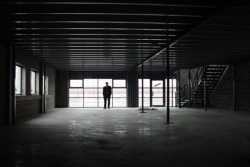 Пустую коммерческую недвижимость отдадут под жилье для ВПЛ