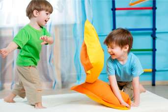 Як облаштувати одну кімнату для двох дітей?