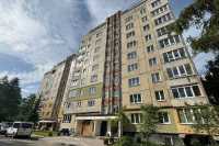 У найбiльше постраждалому вiд ракетного обстрiлу будинку у Львовi вiдремонтували дах та вiкна