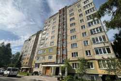 У найбiльше постраждалому вiд ракетного обстрiлу будинку у Львовi вiдремонтували дах та вiкна