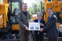 Японiя передала Києву екскаватори