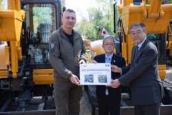 Японiя передала Києву екскаватори