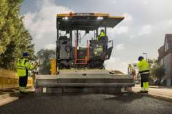 На дороги Украины вышел обновленный компактный асфальтоукладчик. Видео