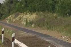 Вздовж автотраси мiжнародного значення М-30 будують вело-пiшохiдну дорiжку